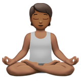 pessoa na posição de lótus: pele morena escura