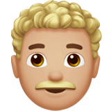 homem: pele morena clara e cabelo cacheado