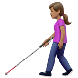 mulher com bengala para cego: pele morena