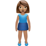 mulher em pé: pele morena