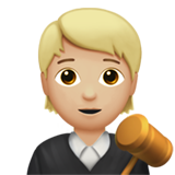 juiz no tribunal: pele morena clara