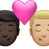 beijo: homem, homem, pele escura e pele morena clara