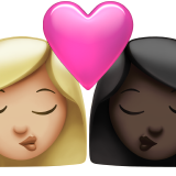 beijo: mulher, mulher, pele morena clara e pele escura