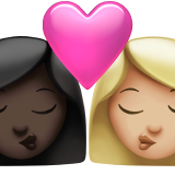 beijo: mulher, mulher, pele escura e pele morena clara