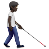 pessoa com bengala para cego: pele escura e de frente para a direita