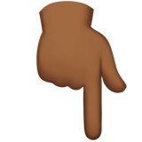 dorso da mão com indicador apontando para baixo: pele morena escura