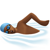 homem nadando: pele morena escura