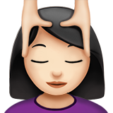 mulher recebendo massagem facial: pele clara