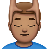 homem recebendo massagem facial: pele morena