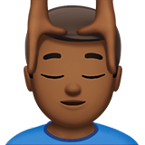 homem recebendo massagem facial: pele morena escura