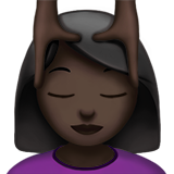 mulher recebendo massagem facial: pele escura