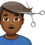 homem cortando o cabelo: pele morena escura