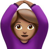 mulher fazendo gesto de “OK”: pele morena